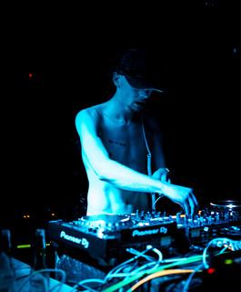 DØ