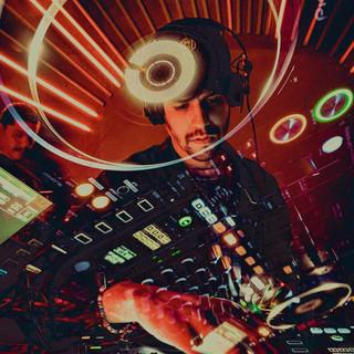DJ