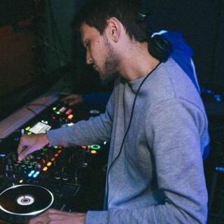 DJ