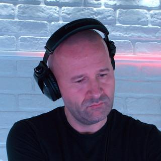 MR