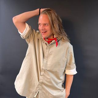 B