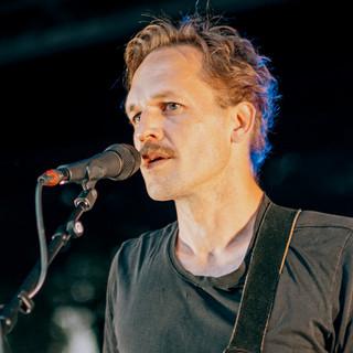 MO