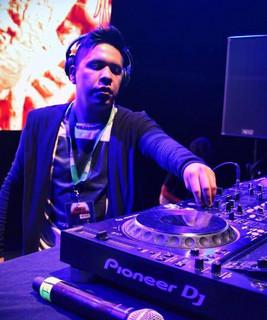 DJ