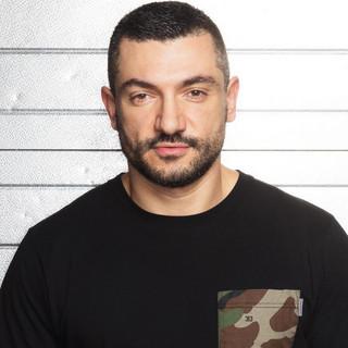 DA