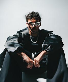 R