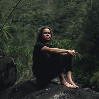 L