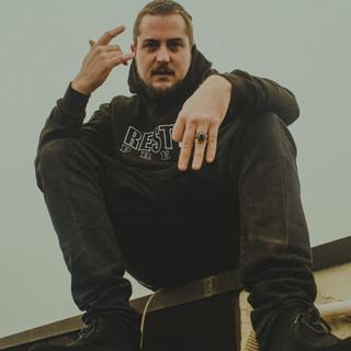 LJ