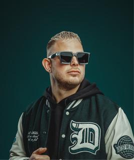 DA