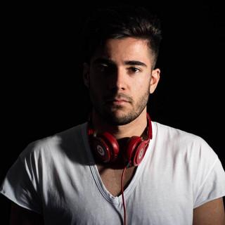 DJ