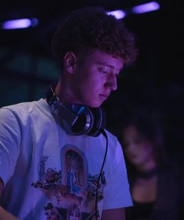 DJ