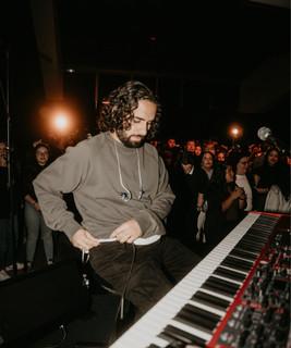 JR
