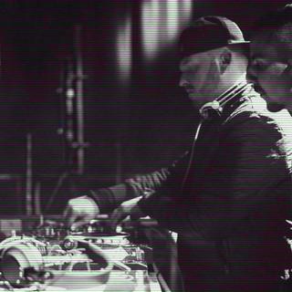 DJ