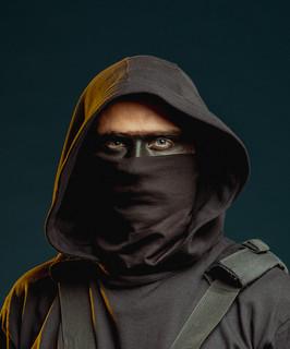 R