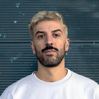 TT