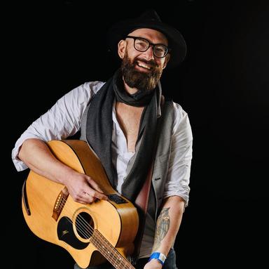 DJ