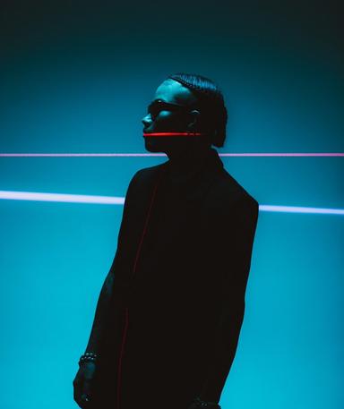 V