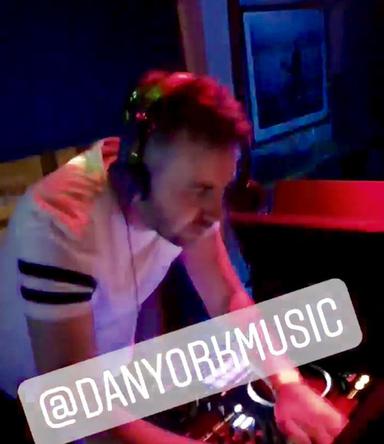 DY