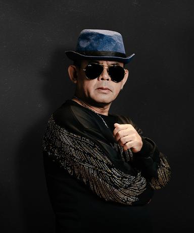 ES