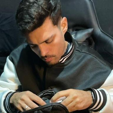 R