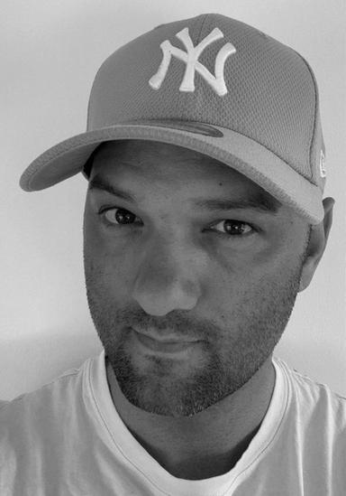 DJ