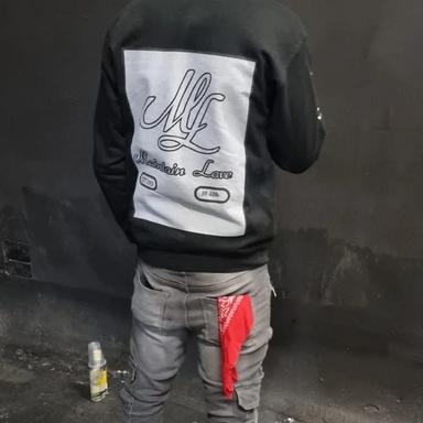 R