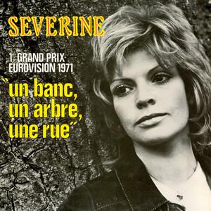 Un banc, un arbre, une rue