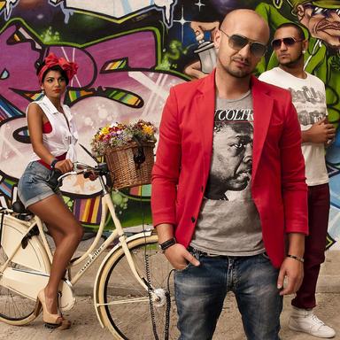 Weekend (feat. Broono & Ale Blake)