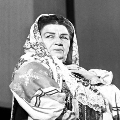 Окрасился месяц багрянцем