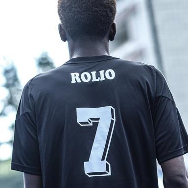 R